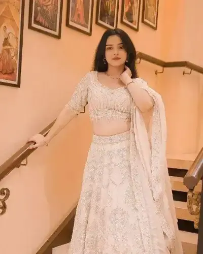 Escort Chandrakona